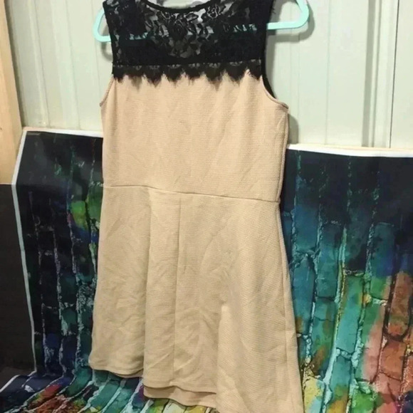 Deb brand XL dress khaki color with black lace accent at top - Picture 3 of 7